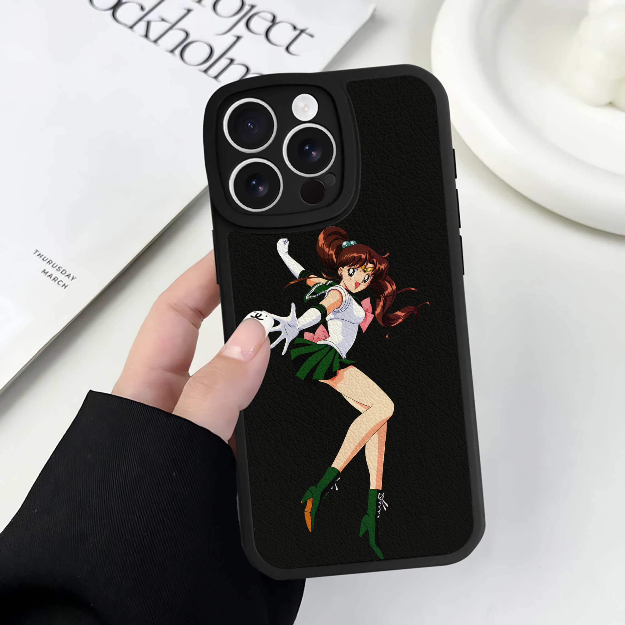 （画像用） 美少女戦士セーラームーン 木野 まこと きの まこと Sailor Moon Kino Makoto （セーラージュピター；Sailor Jupiter） 【iPhone 16シリーズ対応】シリコンスマホケース（レザー調） 材質：シリコン